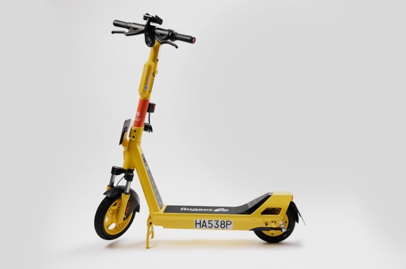 «Яндекс» представил собственный электросамокат нового поколения — теперь с «умной» кнопкой