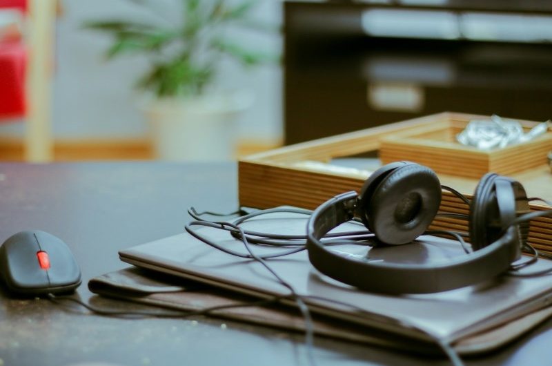 Российскую розницу завалило поддельными наушниками Apple и других известных брендов